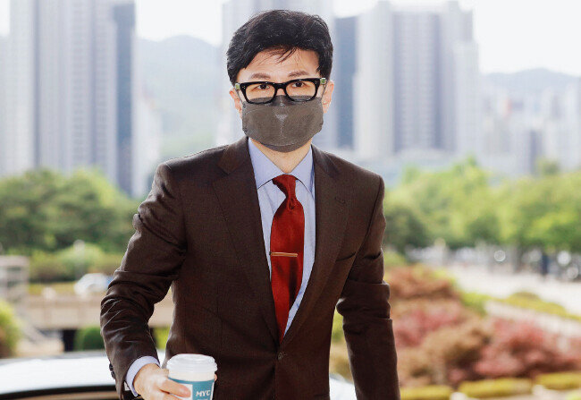 한동훈 법무부 장관이 6월 8일 경기 과천시 법무부 청사로 출근하고 있다. [뉴시스]