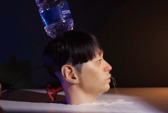 3D 프린터로 만든 ‘쌈디 눈물 정수기’. [딱지 유튜브 캡처]