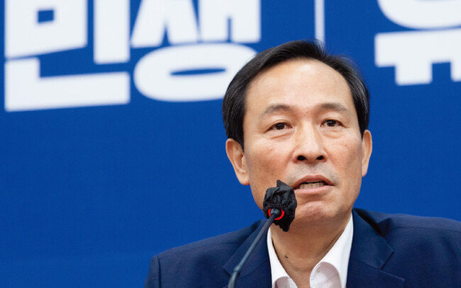 더불어민주당 우상호 비상대책위원장이 7월 6일 국회에서 당무위원회를 마친 후 기자간담회를 하고 있다. [뉴스1]