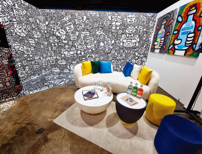 다양한 아트워크와 브랜드 헤리티지를 만날 수 있는 공간. [구희언 기자]