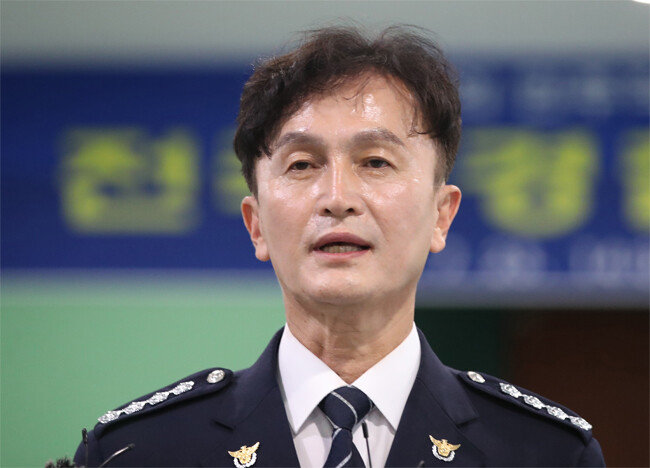 7월 23일 충남 아산 경찰인재개발원에서 열린 전국 경찰서장 회의를 마친 류삼영 총경이 기자들에게 회의 내용을 브리핑하고 있다. 뉴스1. 