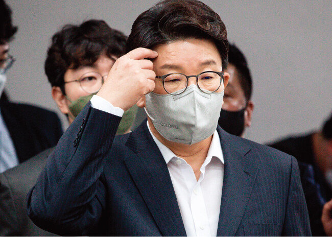 국민의힘 권성동 원내대표가 8월 2일 서울 여의도 국회에서 열린 정보위원회 전체회의에 참석하고 있다. [뉴스1]