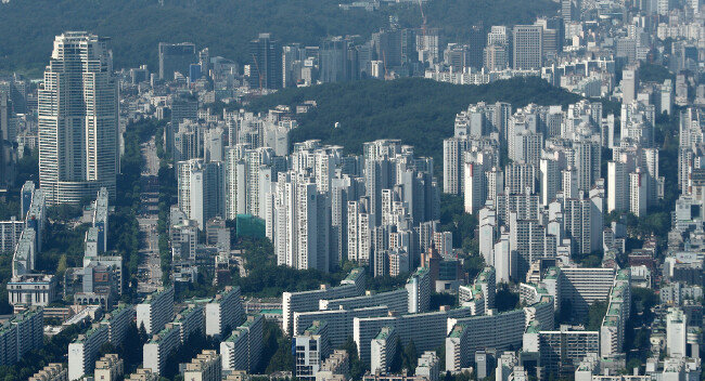서울 송파구 롯데월드타워 서울스카이에서 바라본 강남 아파트 단지. [뉴스1]