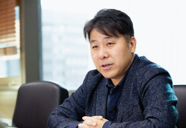노근창 현대차증권 리서치센터장이 11월 23일 ‘주간동아’와 인터뷰에서 반도체업계 전망에 대해 설명하고 있다. [지호영 기자]