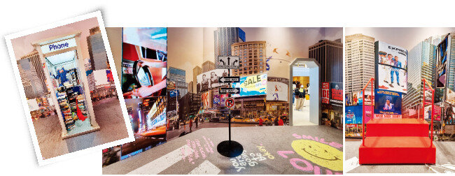 공중전화 부스와 교통표지판 앞은 사진 찍기에 좋은 공간이다. [구희언 기자]