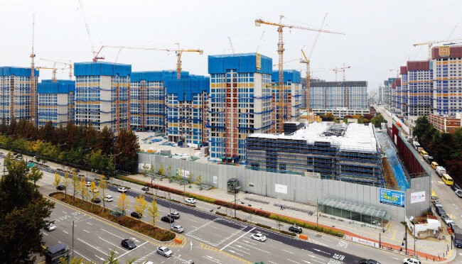 서울 강동구 둔촌주공아파트(올림픽파크 포레온) 재건축 현장. [뉴시스]