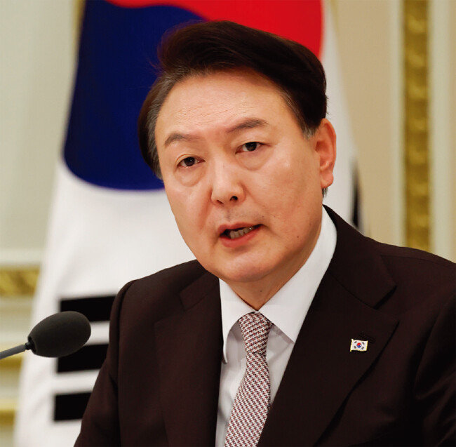 윤석열 대통령이 1월 3일 청와대 영빈관에서 열린 2023년 연두 업무보고를 주재하고 있다. [대통령실 제공]