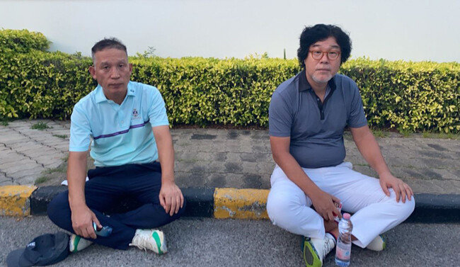 1월 10일(현지 시간) 태국 골프장에서 검거된 김성태 전 쌍방울그룹 회장(오른쪽)과 양선길 현 회장. [CBS 노컷뉴스 제공]