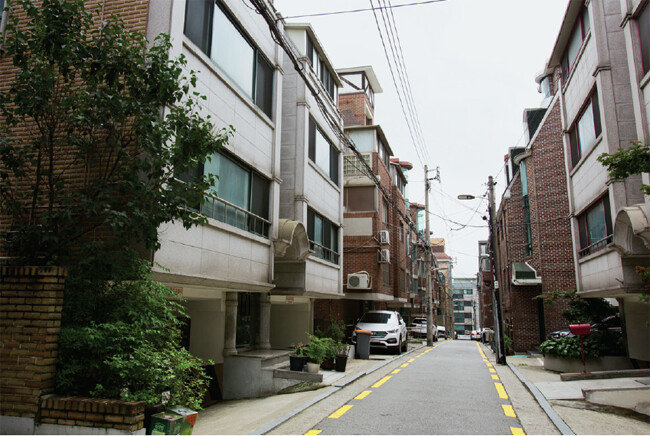 4층 이하, 100채 미만 공동주택은 관리비 관련 규정이 없어 입주자 피해가 우려된다. [동아DB]