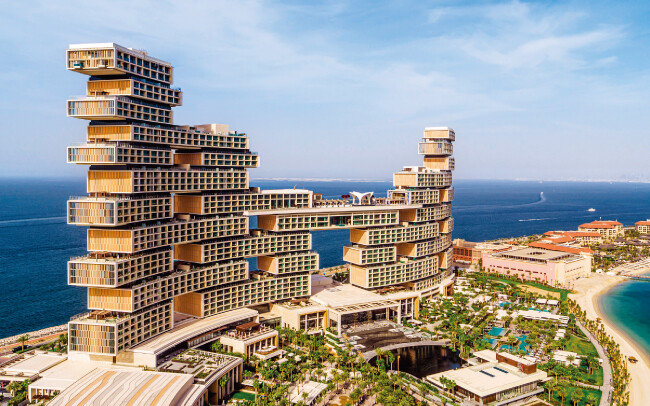 쌍용건설이 2월 완공한 아랍에미리트 두바이의 아틀란티스 더 로열 호텔. [쌍용건설 제공]