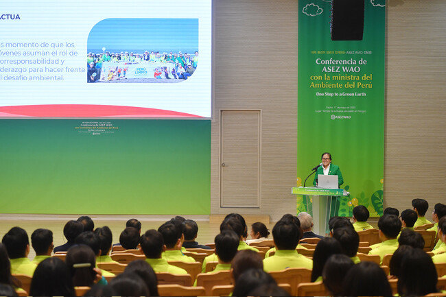 ASEZ WAO 간담회에서 강연하고 있는 페루 환경부 알비나 루이스 장관. [하나님의 교회 제공]