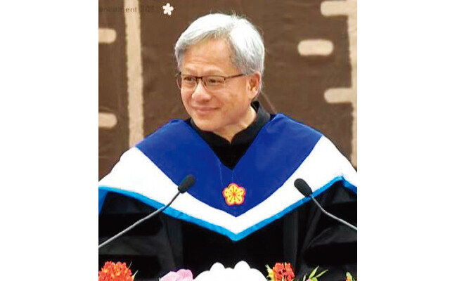 젠슨 황 CEO가 5월 27일(현지 시간) 대만 수도 타이베이 국립대만대 졸업식에서 연설하고 있다. [엔비디아 제공]