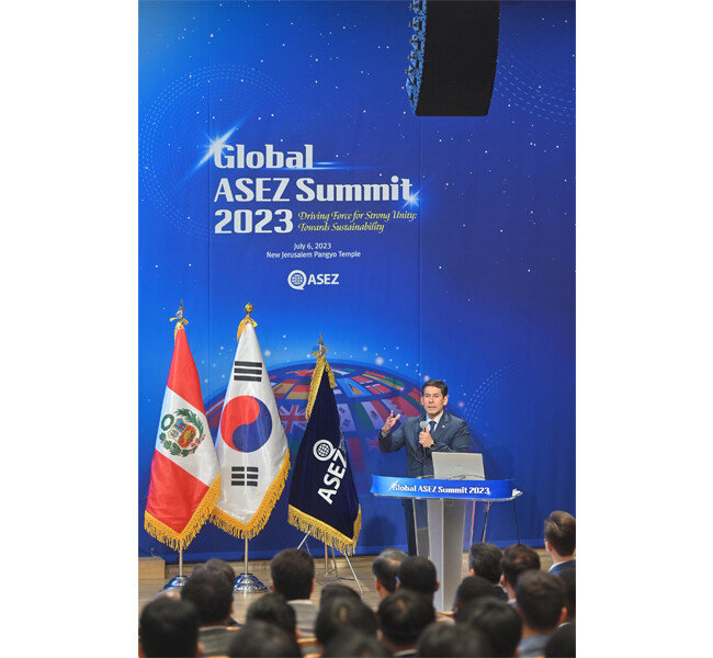 ‘지속 가능한 미래를 위한 대학생의 역할’이라는 주제로 열띤 강연을 펼친 훌리오 데마르티니 페루 사회통합개발부장관.