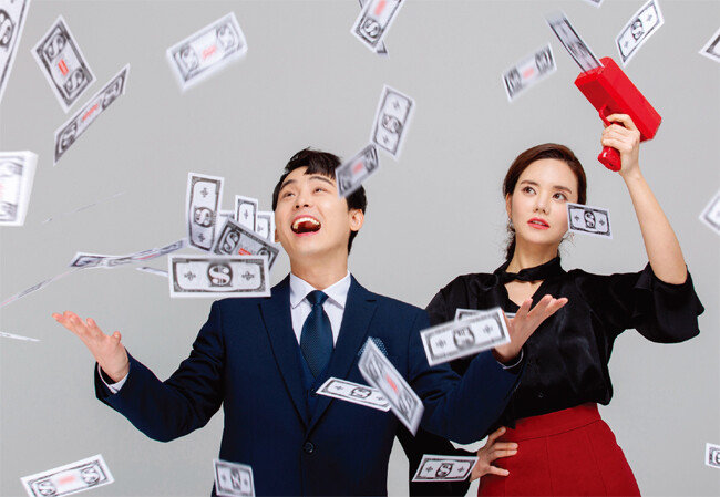 생각만큼 돈이 행복에 미치는 영향은 크지 않다. [GETTYIMAGE]