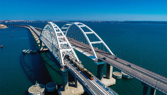 러시아와 크림반도를 연결하는 유일한 통로인 크림대교. [위키피디아]