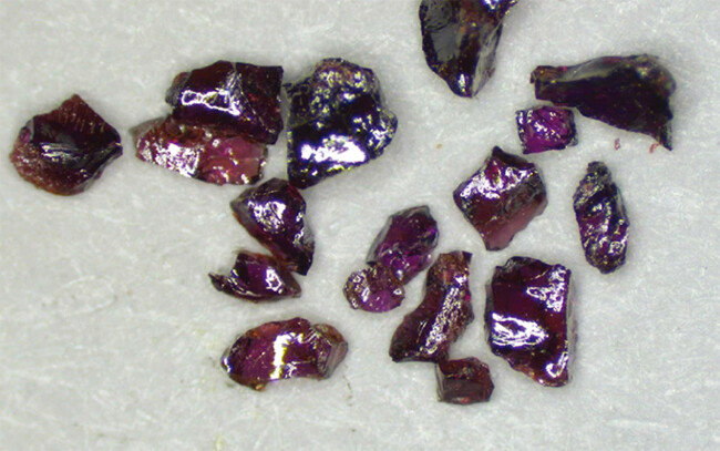 독일 막스플랑크 고체연구소가 합성한 LK-99의 순수 결정체. [독일 막스플랑크 고체연구소 제공]