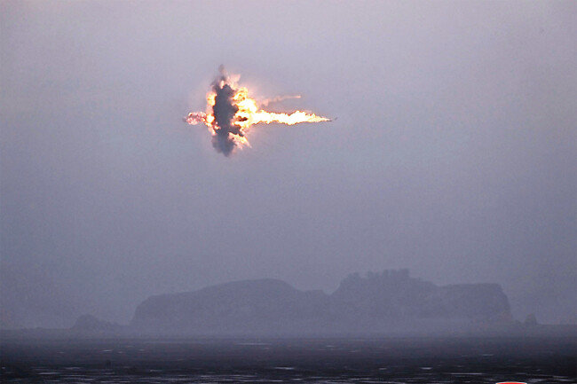 북한이 9월 2일 장거리 전략순항미사일을 발사했다며 공개한 사진. [뉴시스]