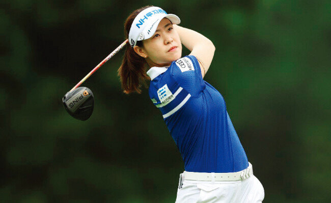KLPGA 투어 메이저대회 KB금융 스타챔피언십이 9월 7일 개막했다. ‘디펜딩 챔피언’ 박민지(사진)는 1라운드에서 직전 대회인 KG 레이디스 오픈 우승자 서연정, 올 시즌 상금 1위에 오른 이예원과 1번 홀에서 오전 11시 50분 티오프했다. [KLPGA]