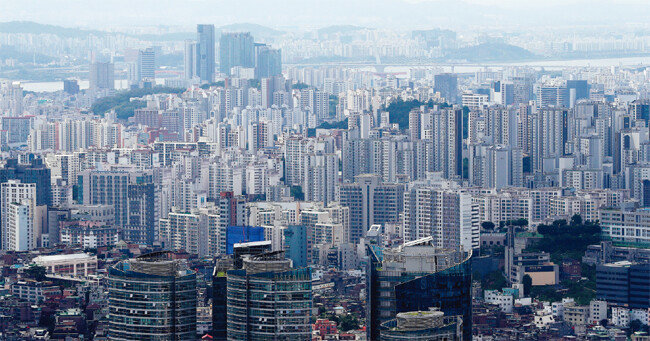서울 남산에서 바라본 아파트 단지. [뉴스1]