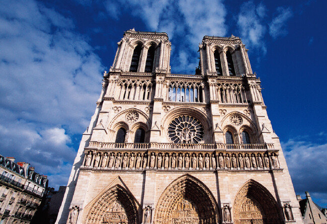 중세 건축 고딕 양식의 걸작으로 꼽히는 노트르담 대성당. [GETTYIMAGES]