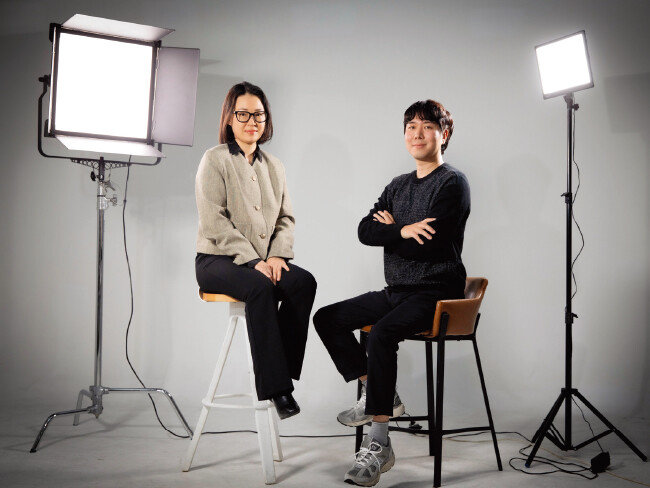 ‘한 채’를 공동 연출한 허장(왼쪽), 정범 감독. [박해윤 기자]