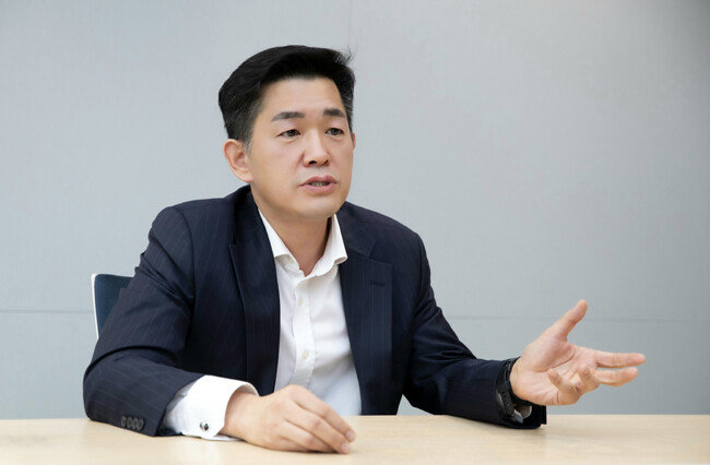 성형주 농산업융합연구소장은 “지금 한국 농업 앞에는 쓰나미 같은 파고가 다가오고 있다. 그 파고를 뛰어넘으려면 디지털 전환이라는 ‘혁신의 급행열차’를 타야 한다”고 강조했다. [박해윤 기자]