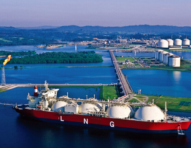 미국 액화천연가스(LNG) 운반선이 아시아로 수출할 LNG를 선적하고 있다. [사진 제공·Energy Resources]