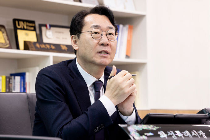 정명근 화성특례시장은 소통 리더십을 발휘해 시민의 목소리를 정책에 녹여내는 방식으로 지역민의 삶의 질과 만족도를 높이고 있다. 
지호영 기자
