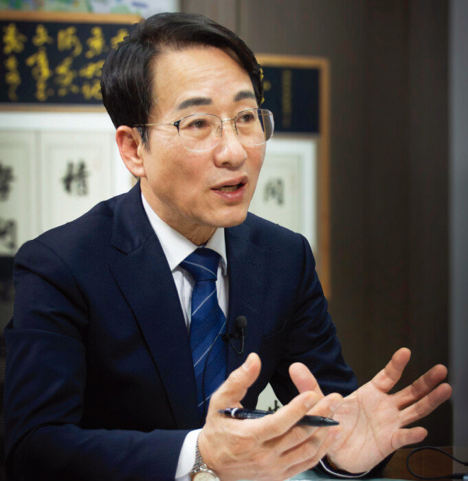미래대연합 창당을 준비 중인 이원욱 의원이 1월 17일 국회 의원회관에서 주간동아와 인터뷰하고 있다. [박해윤 기자]