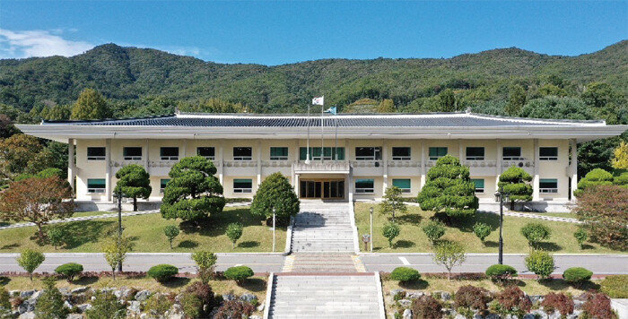 경기 성남시 분당구 소재 한국학중앙연구원 본관 전경. [한국학중앙연구원]