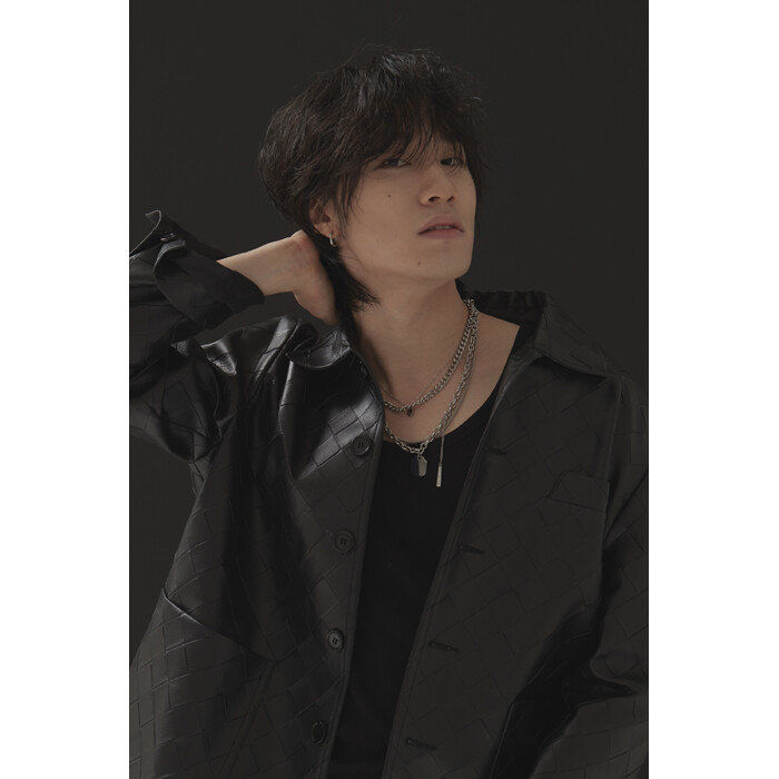 방예담은 솔로가수로 낸 첫 앨범을 모두 자작곡으로 채우고 편곡과 프로듀싱에도 참여했다. [GF엔터테인먼트]