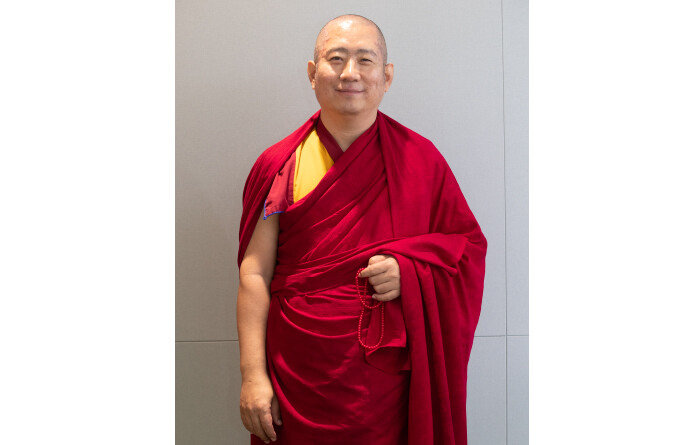 통역을 맡은 게쎼 텐진 남카 스님. [지호영 기자]