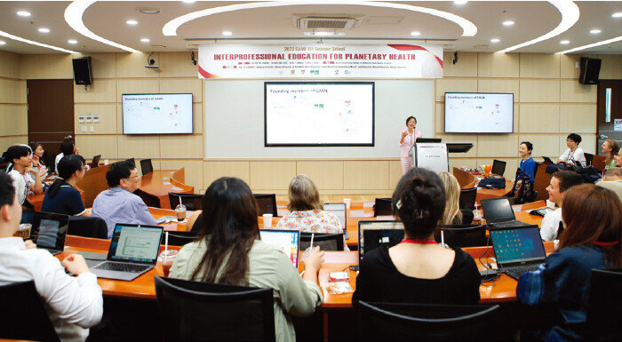 2023년 7월 고려대 의대가 개최한 GAME TEI Summer School엔 독일 뮌헨대, 이탈리아 볼로냐대, 홍콩 중문대 등 7개국 7학교 학생이 참여했다. [고려대 의과대학]