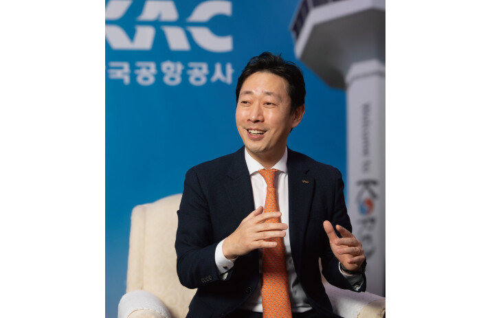 풍부한 해외 경험과 뛰어난 협상력으로 해외공항사업을 수주하고 있는 윤형중 사장. [박해윤 기자]