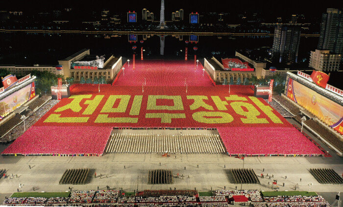 지난해 9월 8일 평양 김일성광장에서 열병식이 진행되고 있다. [뉴스1]