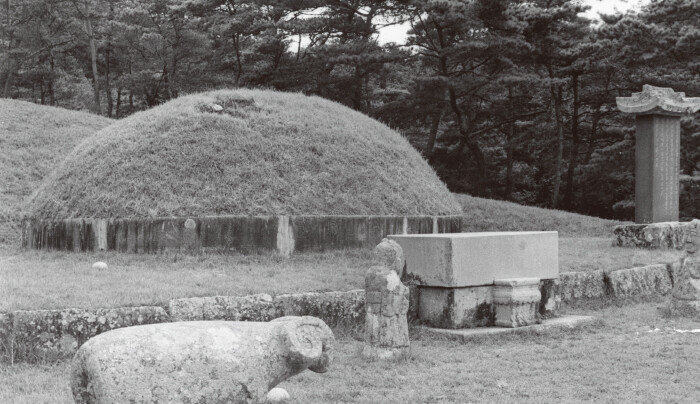 충남 아산시 음봉면 산정리에 자리 잡은 충무공 이순신 장군의 묘. [동아DB]