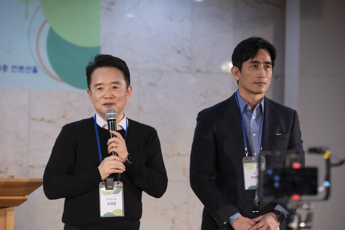 남경필 전 경기도지사와 함께 행사를 주최한 배우 차인표 씨는 “우리 사회가 중독자들의 편에 서서 그들의 치유를 도왔으면 한다”고 말했다. [박해윤 기자]