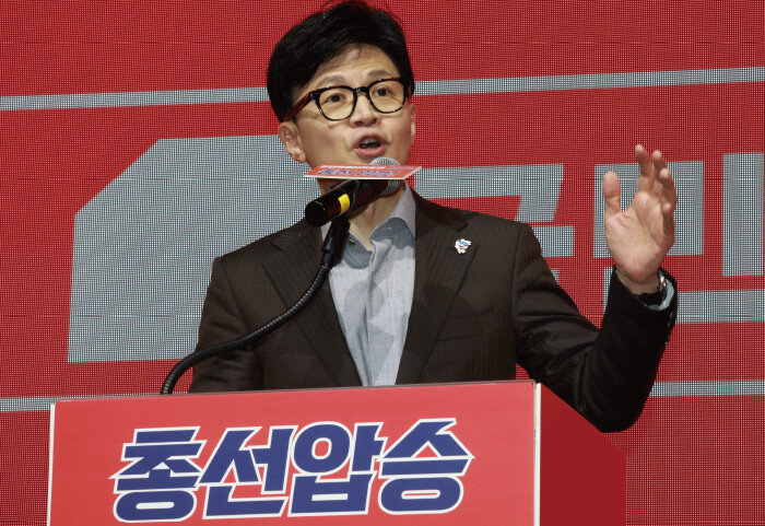 1월 8일 강원 원주시 인터불고 호텔에서 열린 2024 국민의힘 강원특별자치도당 신년인사회에서 한동훈 비대위원장이 인사말을 하고 있다. [뉴시스]