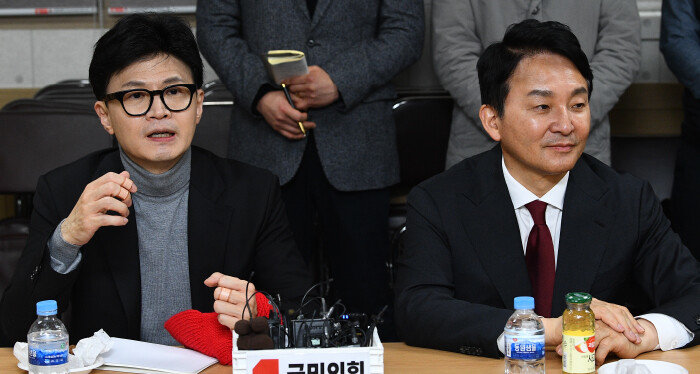 한동훈 전 비상대책위원장(왼쪽)과 원희룡 전 국토교통부 장관. [뉴시스]