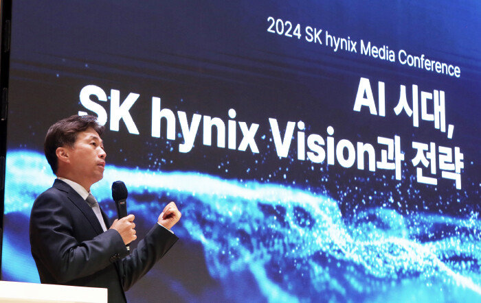 5월 2일 경기 이천시 SK하이닉스 본사에서 곽노정 SK하이닉스 대표이사(사장)가 ‘AI시대, SK하이닉스 비전과 전략’을 주제로 기자간담회를 진행하고 있다. [SK하이닉스]