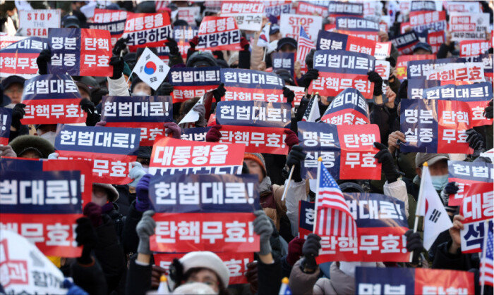 윤석열 대통령 탄핵심판 4차 변론 기일인 1월 23일 서울 종로구 헌법재판소 인근에서 윤 대통령 지지 집회가 열리고 있다. [동아DB]