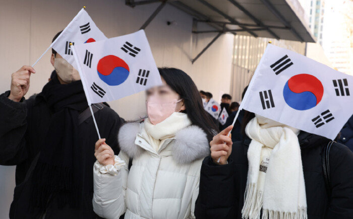 1월 17일 서울 마포구 서울서부지방법원 인근에서 윤석열 대통령을 옹호하는 2030 직장인들이 보수 집회에 참석해 있다. [동아DB]