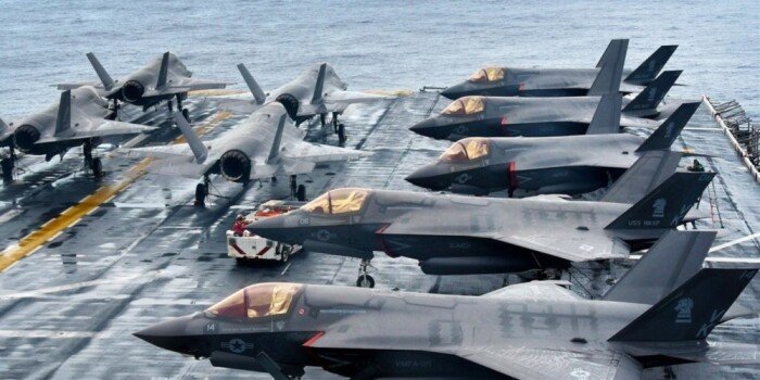 미국의 F-35B스텔스 전투기가 강습상륙함 와스프호에서 이륙 준비를 하고 있다. [US Navy]