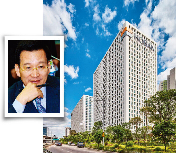 김상열 호반그룹 회장(왼쪽). 서울 서초구 호반그룹 사옥. [뉴스1]