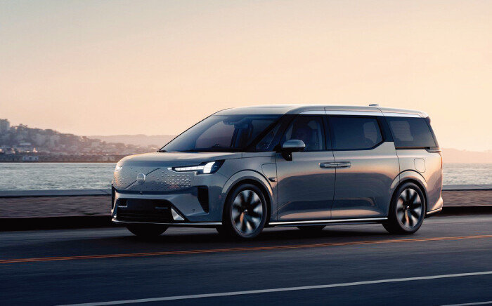 볼보의 브랜드 최초 미니밴 EM90. [ 볼보 제공]