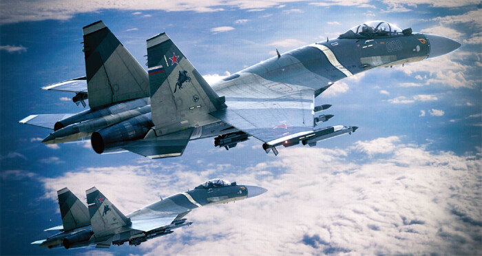 러시아 공군의 주력 전투기 수호이(Su)-35가 비행하고 있다. [러시아 국방부]