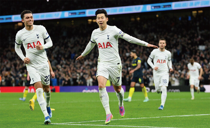 잉글랜드프리미어리그(EPL) 토트넘 홋스퍼의 손흥민(가운데). [GETTYIMAGES]