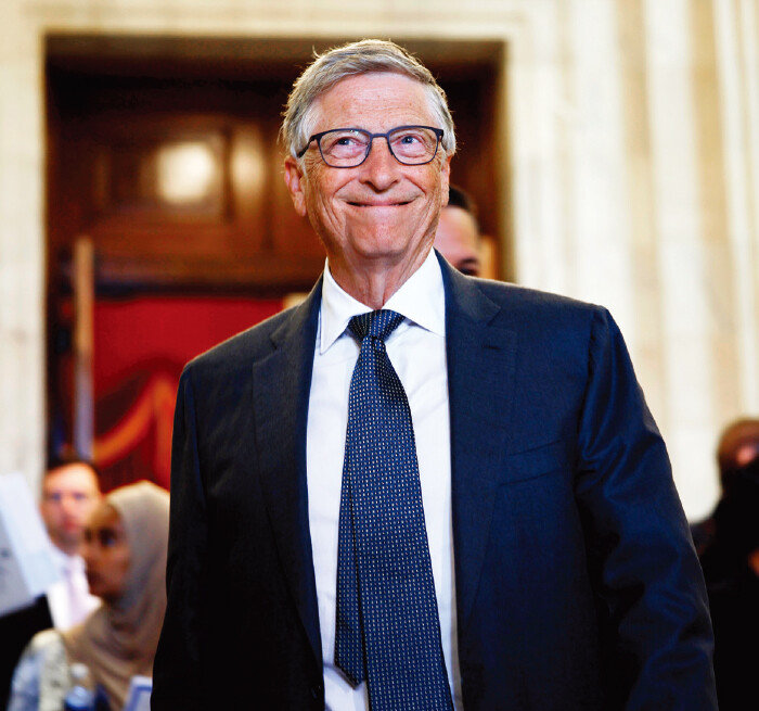 빌 게이츠 마이크로소프트(MS) 창업자는 자신의 정보기술(IT) 인생에서 단 두 번 놀랐던 순간으로 그래픽 사용자 인터페이스(GUI)와 챗GPT 개발사 오픈AI의 AI 실험 결과를 접했을 때를 꼽았다. [GETTYIMAGES]