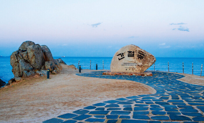 동해안에서 가장 먼저 일출을 볼 수 있는 울산 간절곶. [한국관광공사 제공]