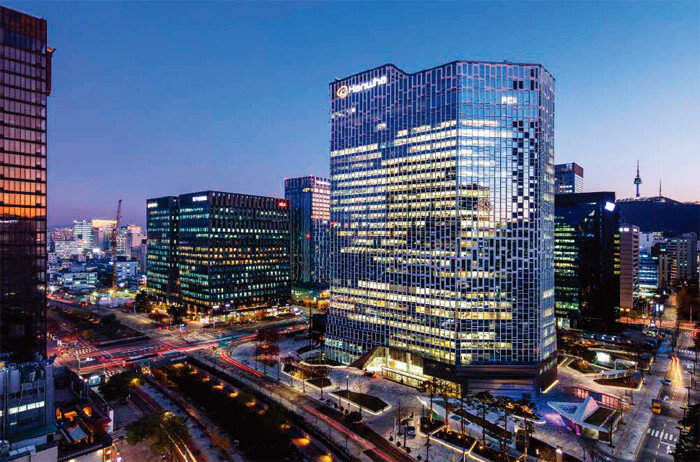 서울 청계천로에 위치한 한화 본사. [한화 제공]